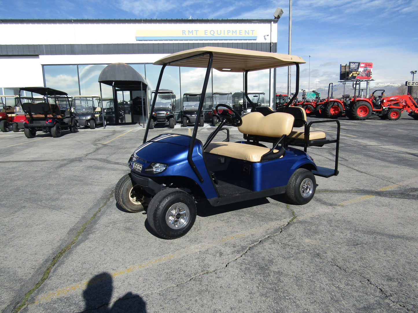 EZGO TXT ELITE LITHIUM 4-PASSENGER GOLF CAR