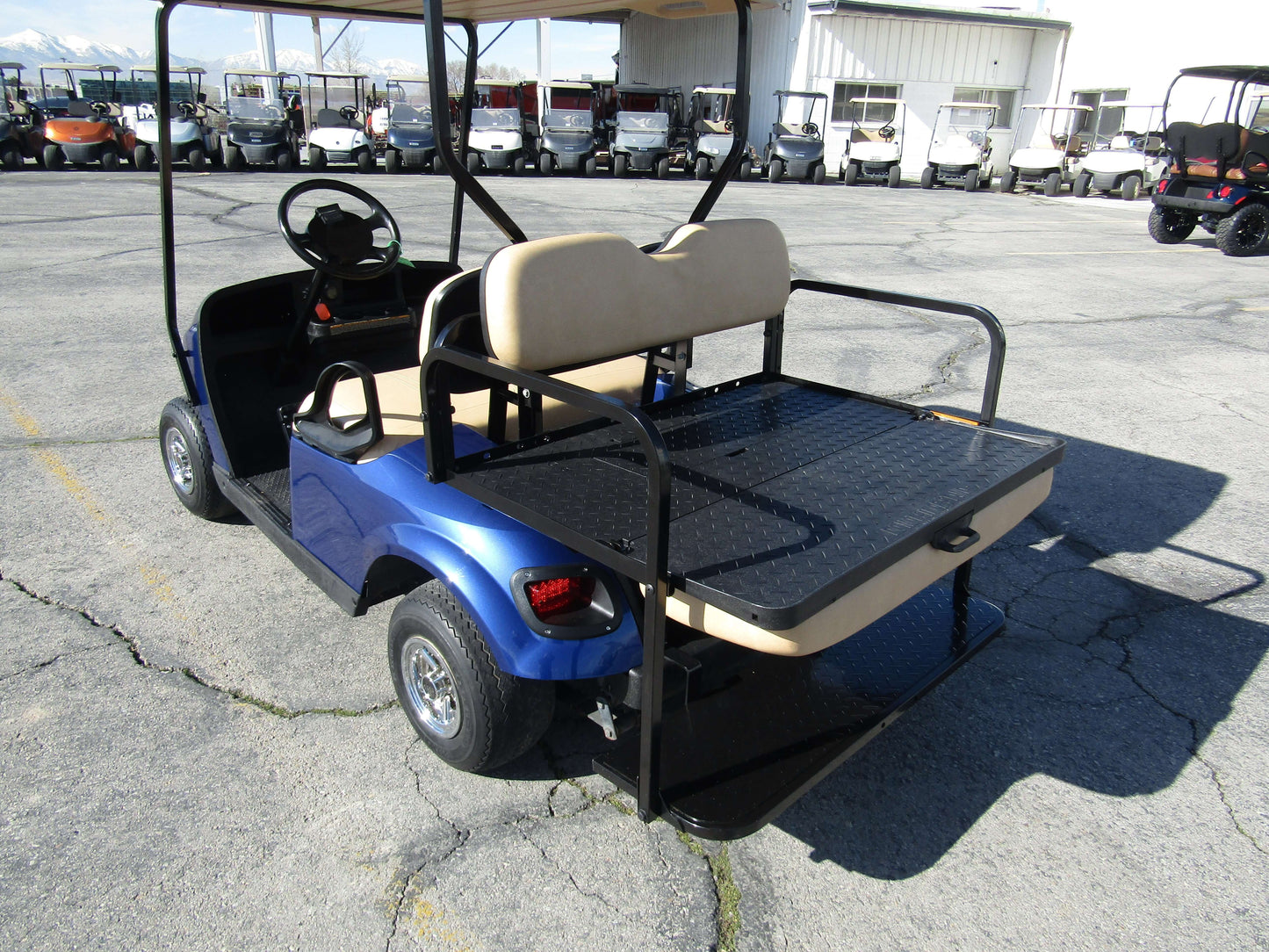 EZGO TXT ELITE LITHIUM 4-PASSENGER GOLF CAR