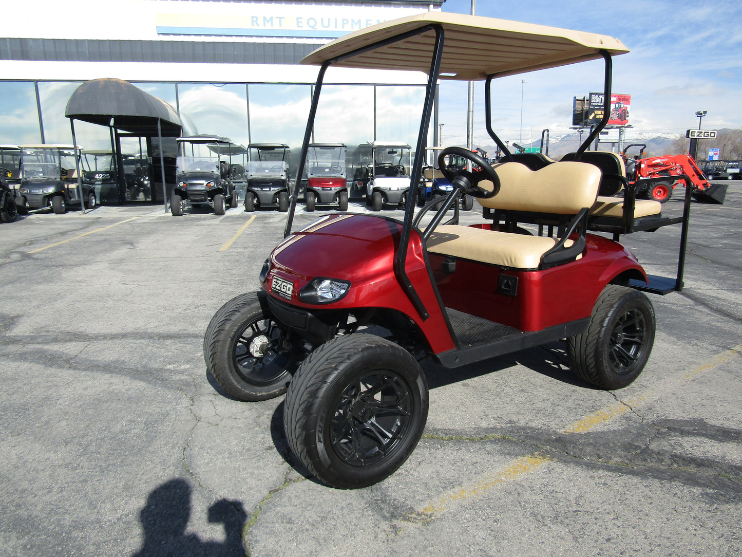 EZGO TXT ELITE LITHIUM LIFTED 4-PASSENGER