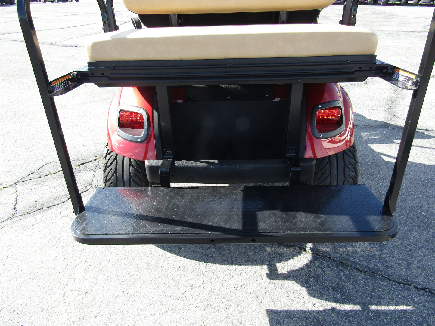 EZGO TXT ELITE LITHIUM LIFTED 4-PASSENGER