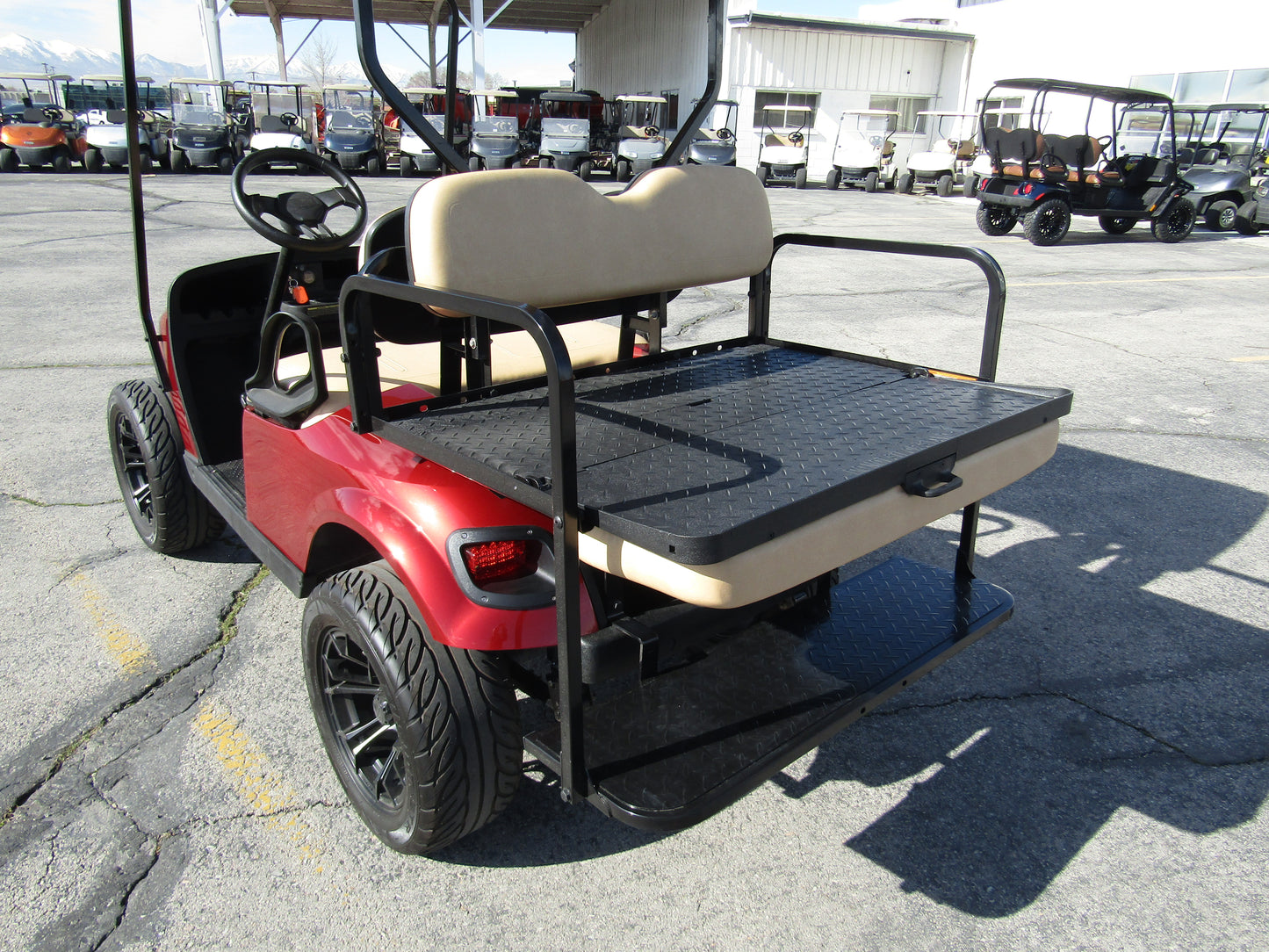 EZGO TXT ELITE LITHIUM LIFTED 4-PASSENGER