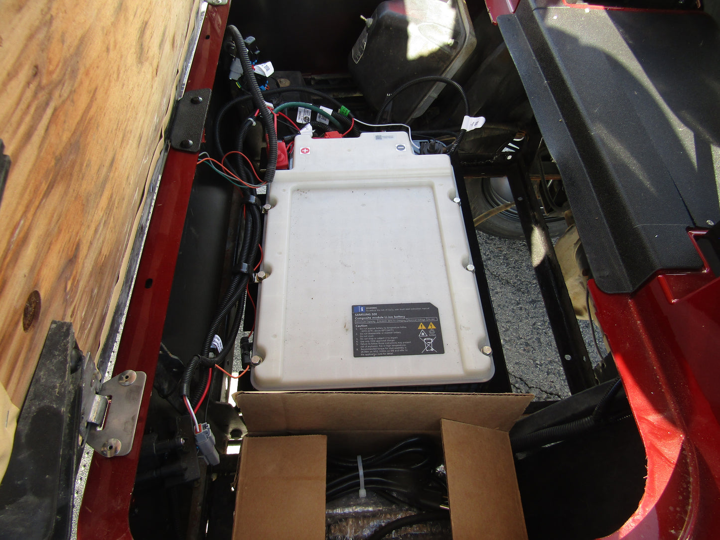 EZGO TXT ELITE LITHIUM LIFTED 4-PASSENGER