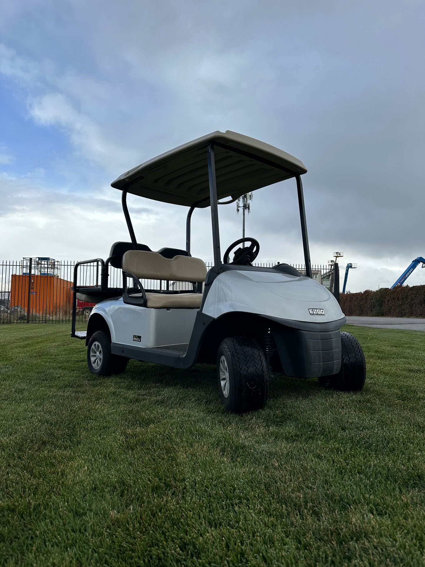 EZGO RXV® ELiTE LITHIUM 4-PASSENGER