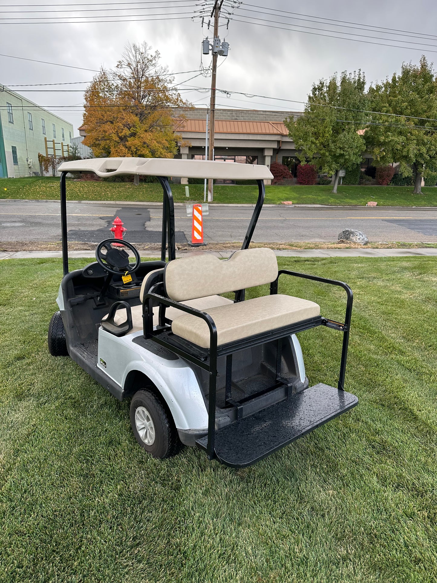 EZGO RXV® ELiTE LITHIUM 4-PASSENGER