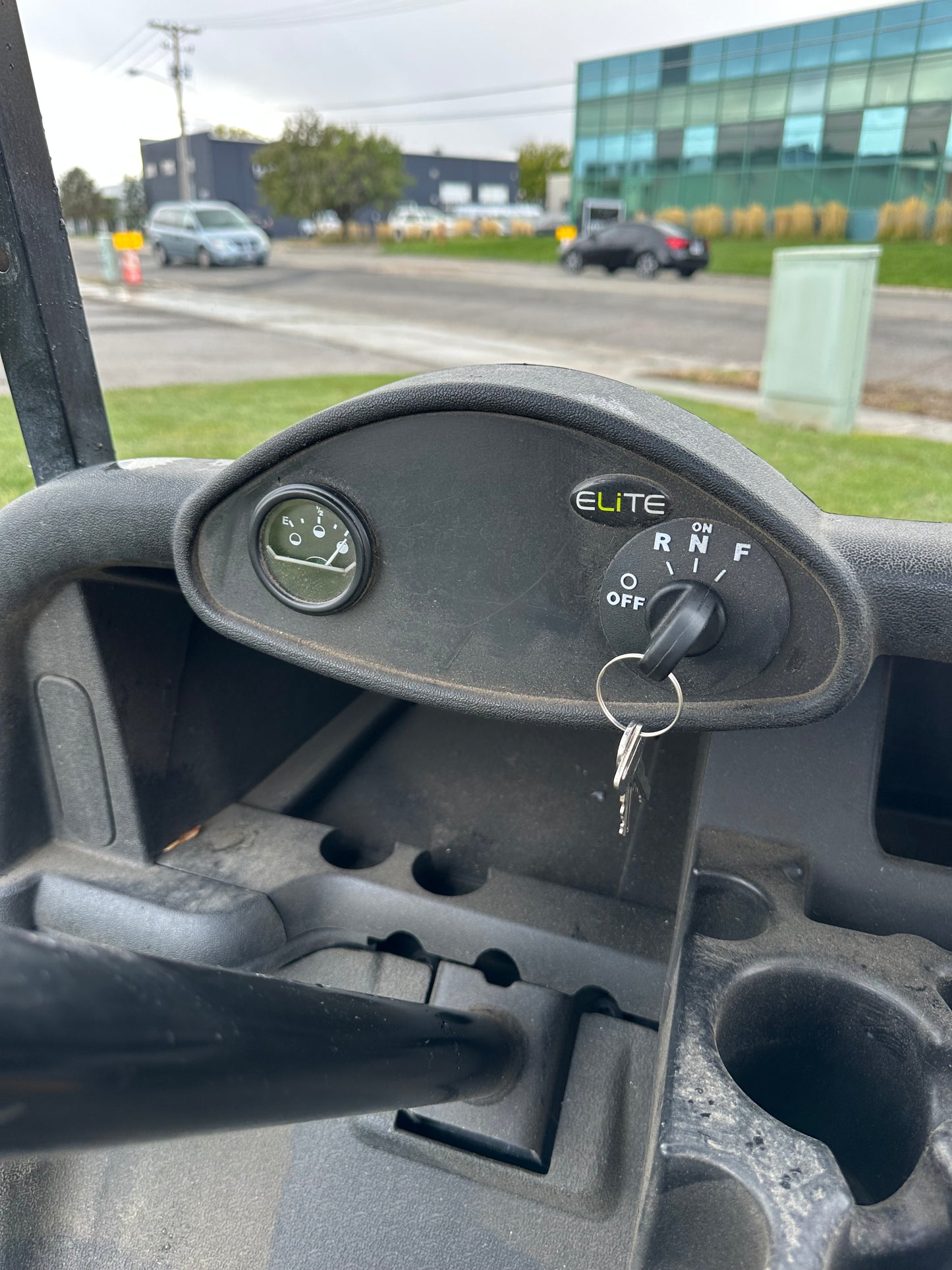 EZGO RXV® ELiTE LITHIUM 4-PASSENGER