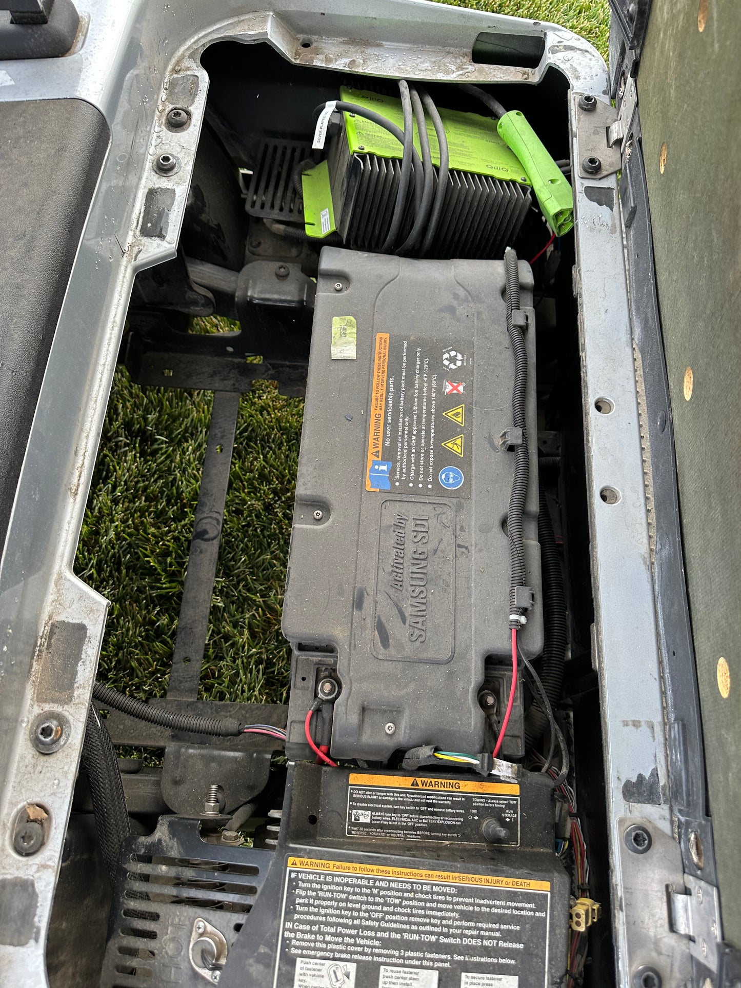 EZGO RXV® ELiTE LITHIUM 4-PASSENGER