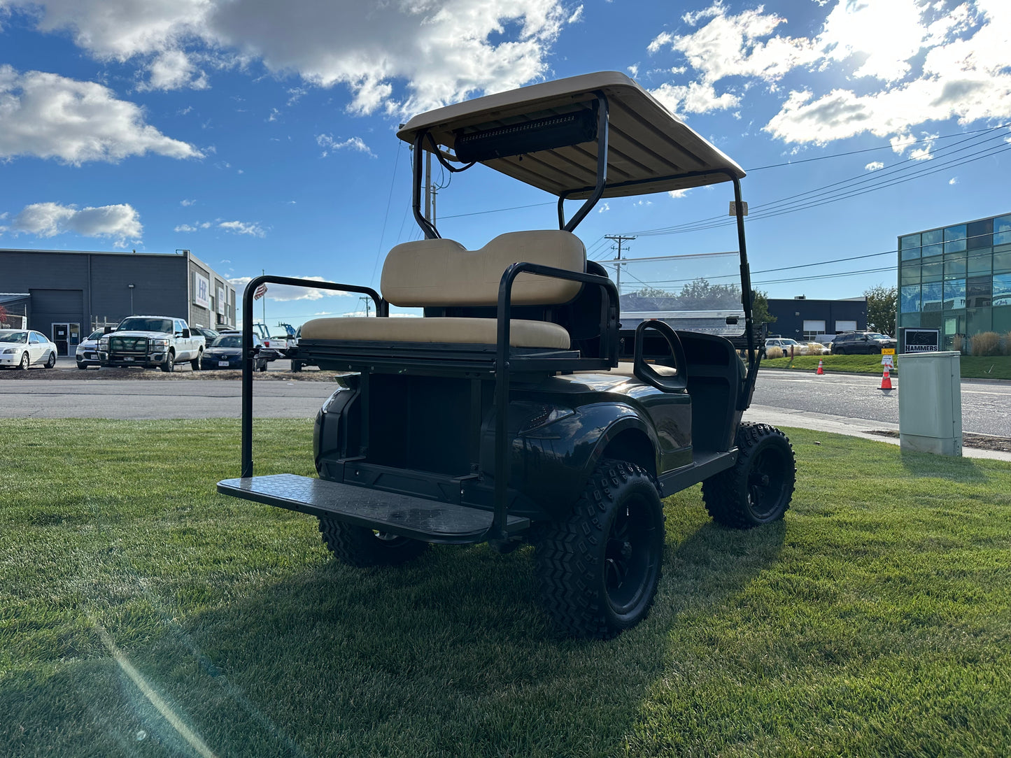 EZGO TXT ELITE LITHIUM LIFTED 4-PASSENGER