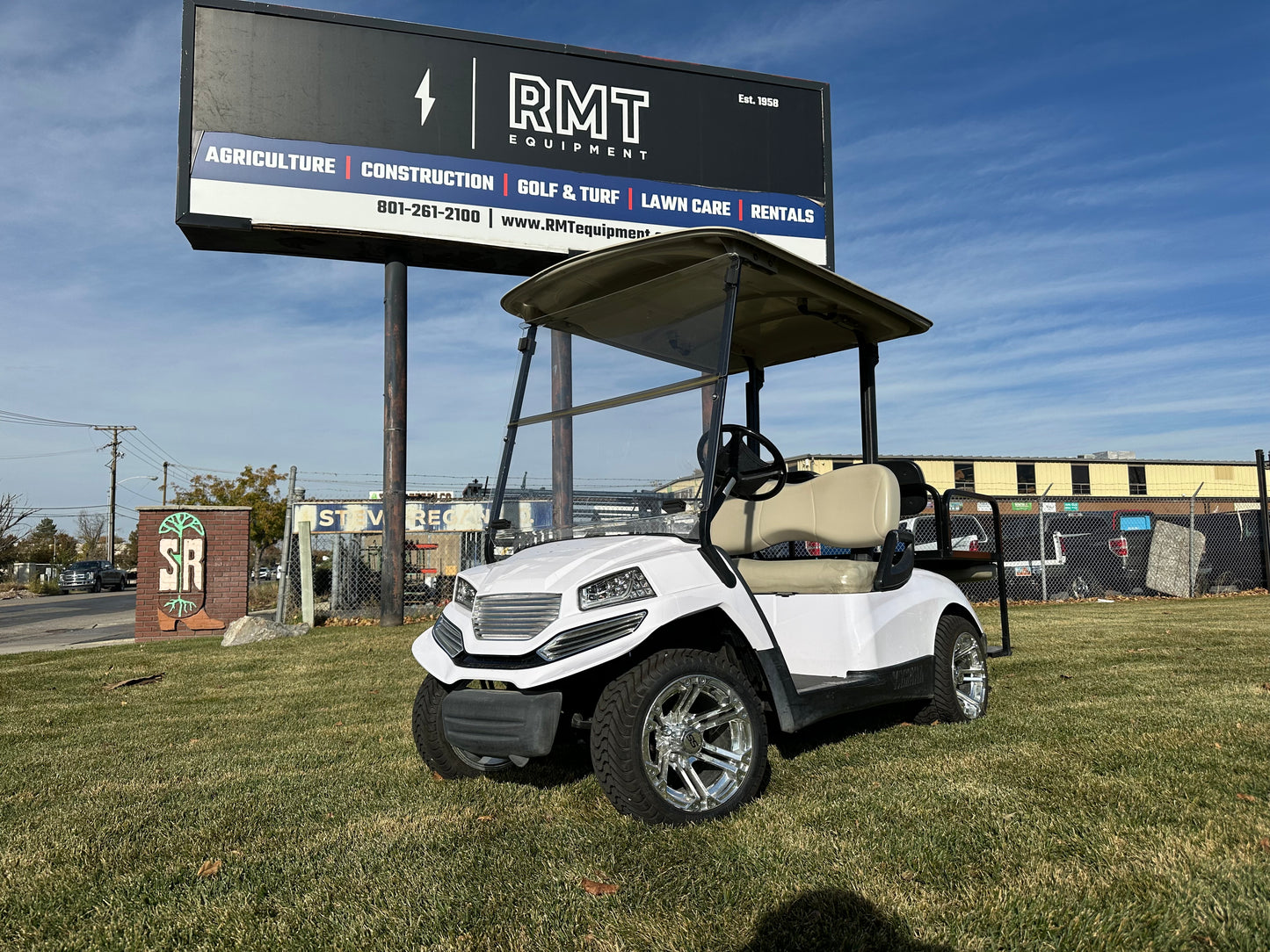 GAS YAMAHA MADJAX DRIVE EFI GAS GOLF CAR 4-PASSENGER