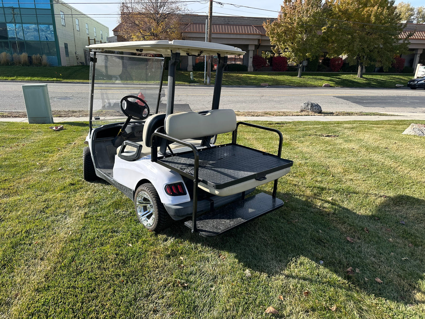 GAS YAMAHA MADJAX DRIVE EFI GAS GOLF CAR 4-PASSENGER