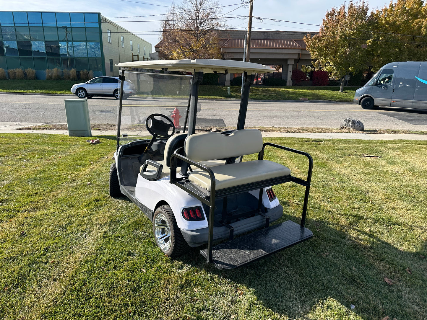 GAS YAMAHA MADJAX DRIVE EFI GAS GOLF CAR 4-PASSENGER