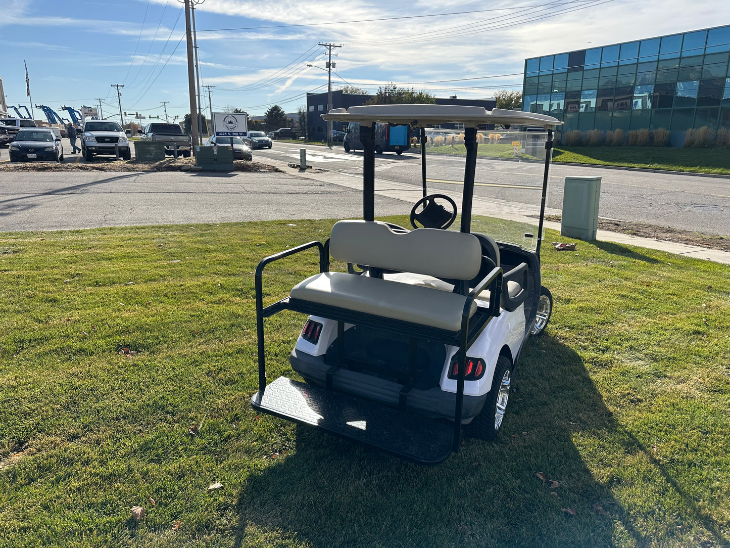 GAS YAMAHA MADJAX DRIVE EFI GAS GOLF CAR 4-PASSENGER