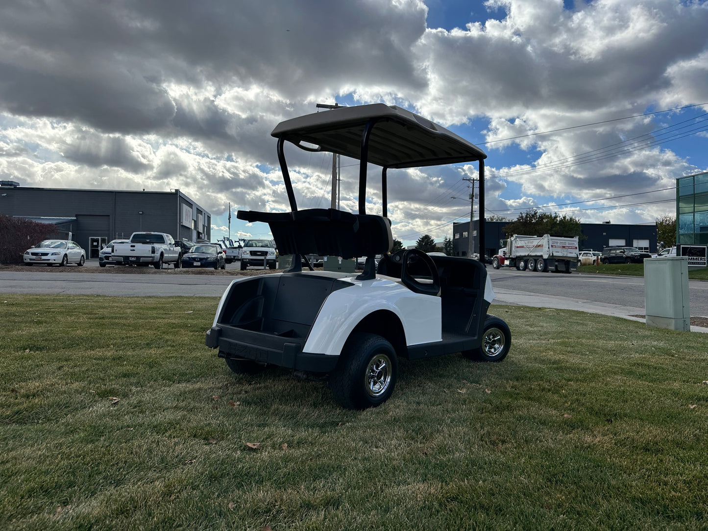 EZGO RXV ELITE LITHIUM GOLF CAR w/ NEW BODY