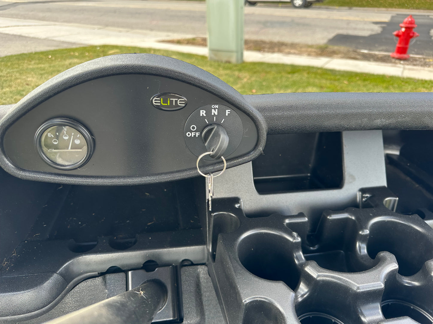 EZGO RXV ELITE LITHIUM GOLF CAR w/ NEW BODY
