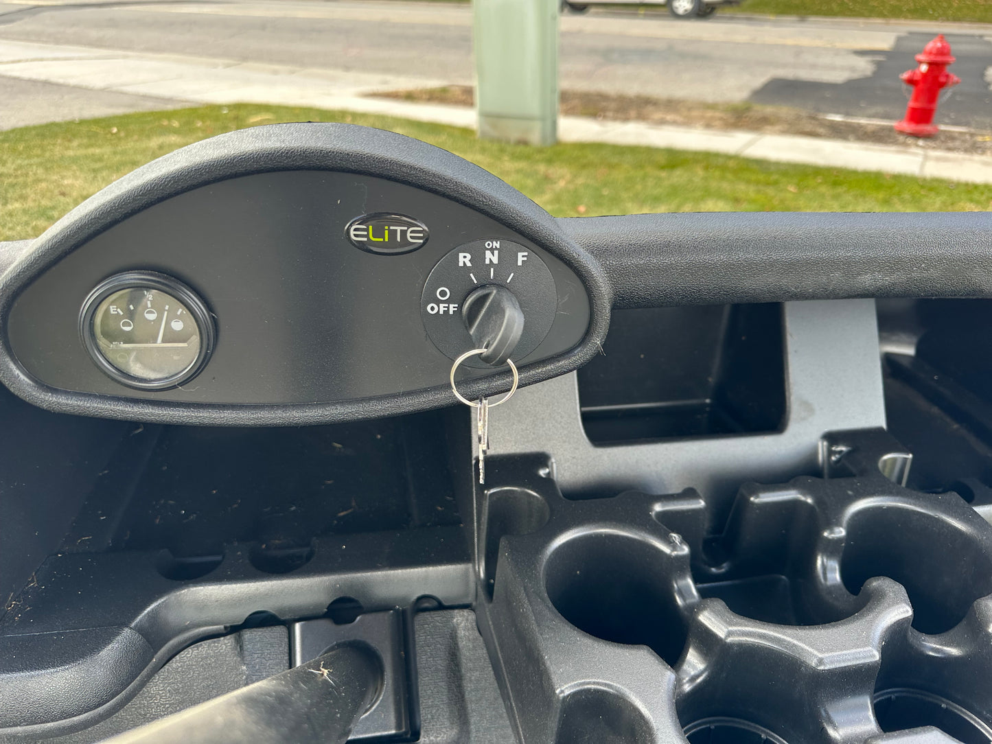 EZGO RXV ELITE LITHIUM GOLF CAR